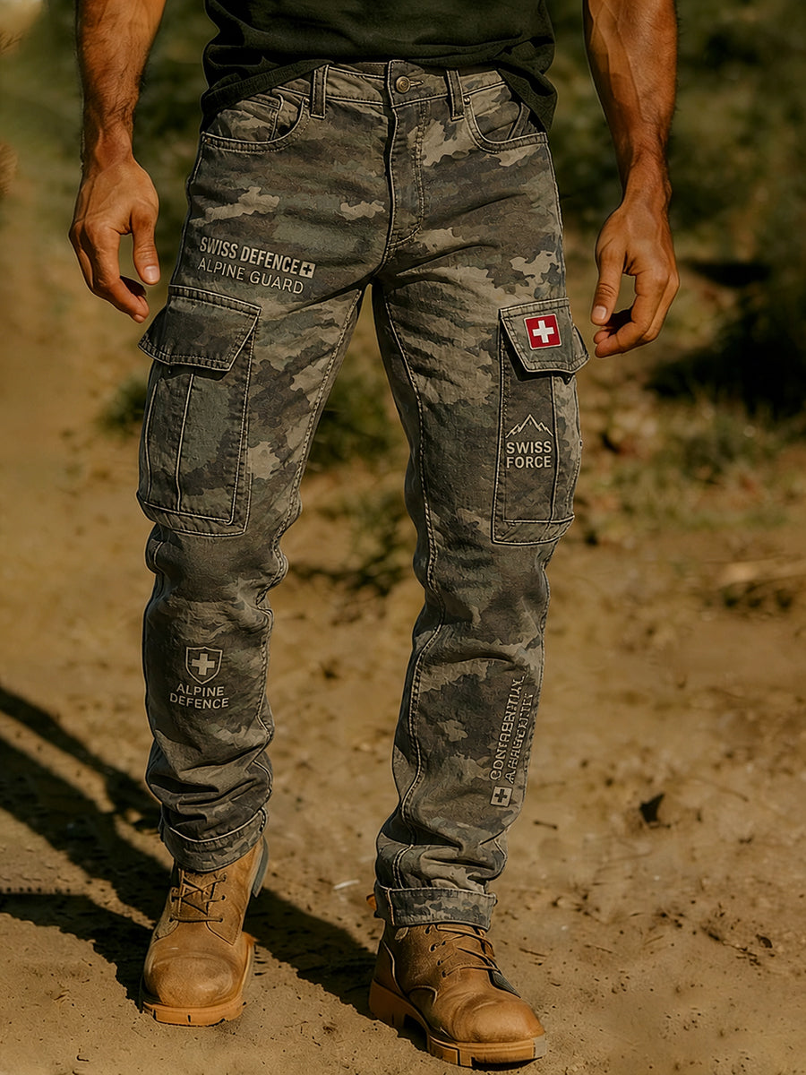 Lange Herren-Cargohose mit militärischem Camouflage-Print