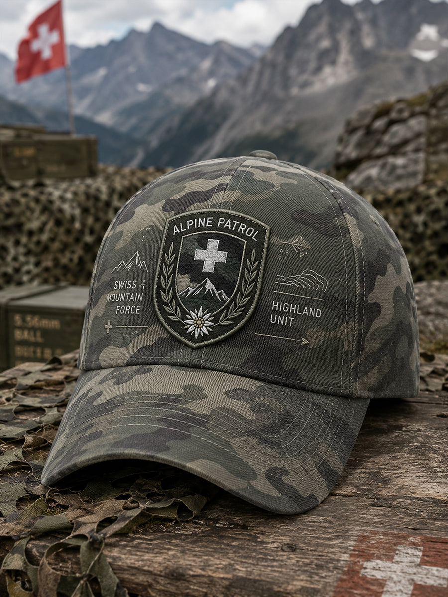 Herrenmütze mit militärstilischem Aufdruck