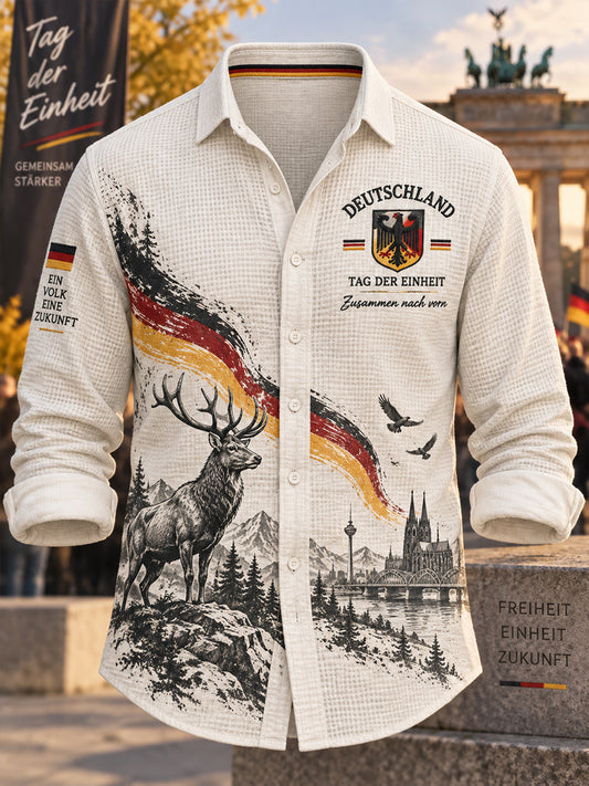 Grafisches Waffelstrick-Langarmshirt zur Erinnerung an den Tag der Einheit der Männer